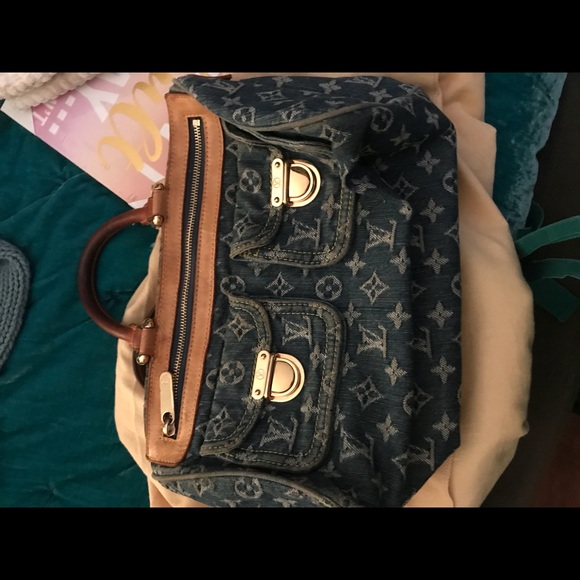 Louis Vuitton - Picture 2 of 3